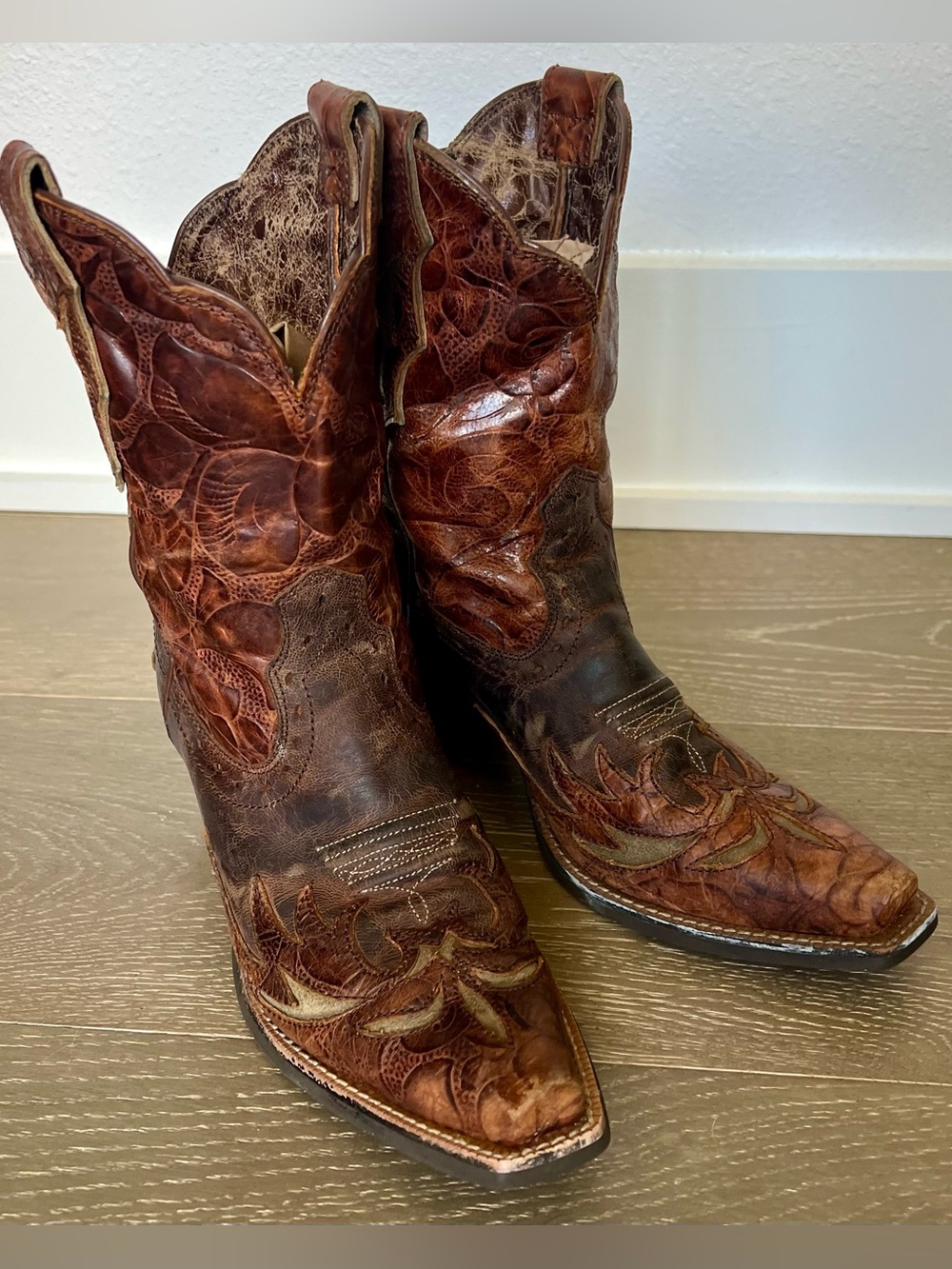Ariat Women’s Brown Floral Leather Western Cowboy Boots Size 6B